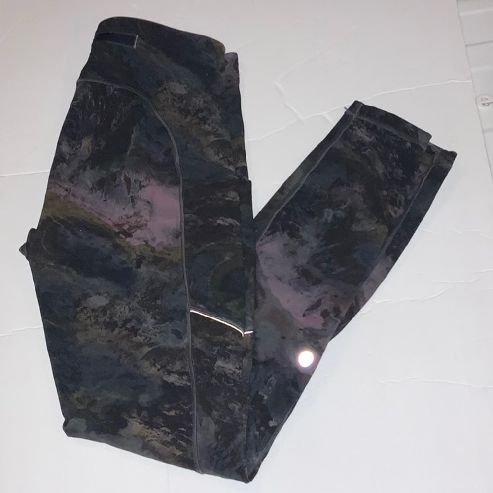 LULULEMON 26’ MARBLE PATTERN LEGGINGS SZ 4